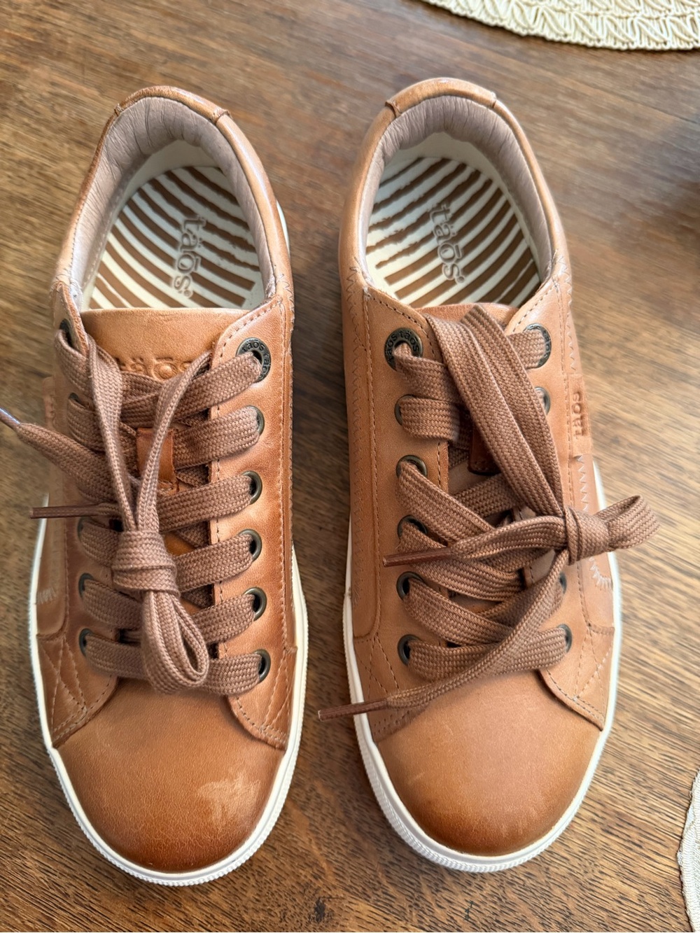 Taos Footwear Brown Leather Low-Top Sneakers